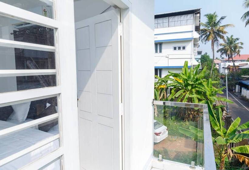 هتل Guest West Inn Cochin