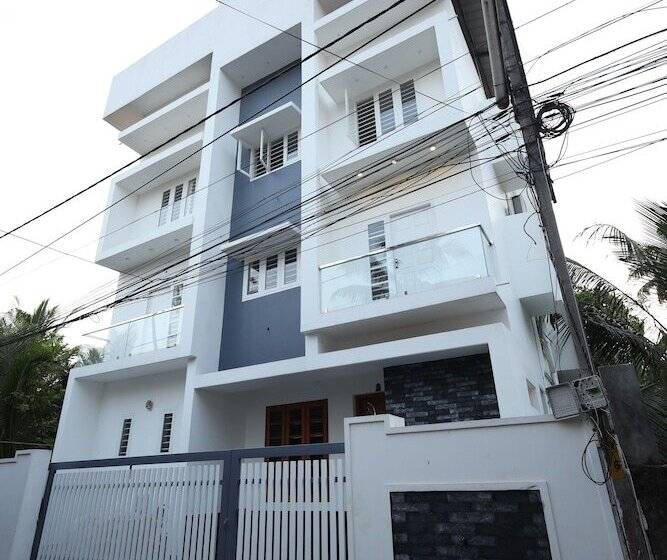 هتل Guest West Inn Cochin