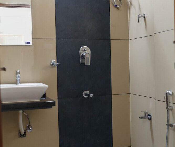 هتل Guest West Inn Cochin