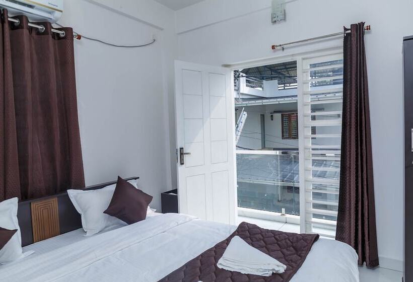 هتل Guest West Inn Cochin