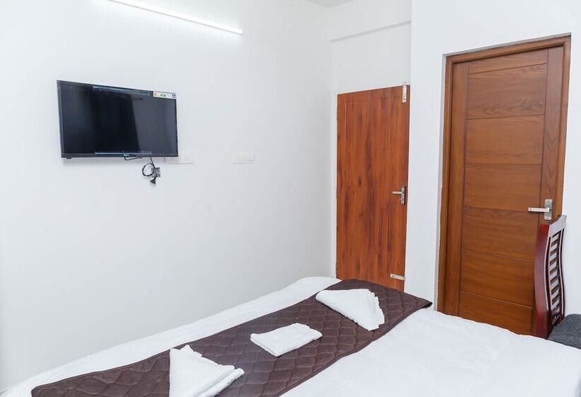 هتل Guest West Inn Cochin