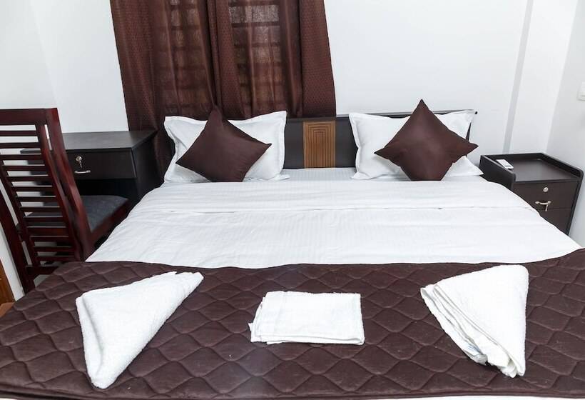 هتل Guest West Inn Cochin