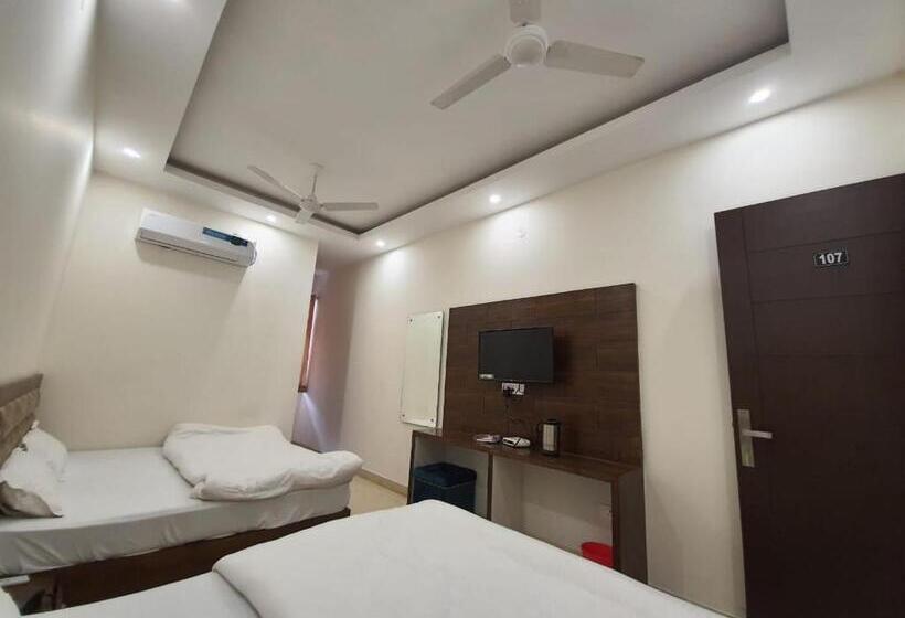 Отель New Gokul Grand