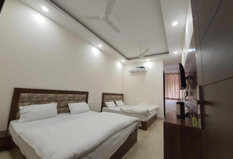 Отель New Gokul Grand