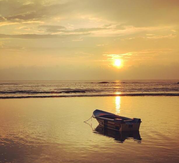 בית מלון כפרי Paradise Garden Beruwala