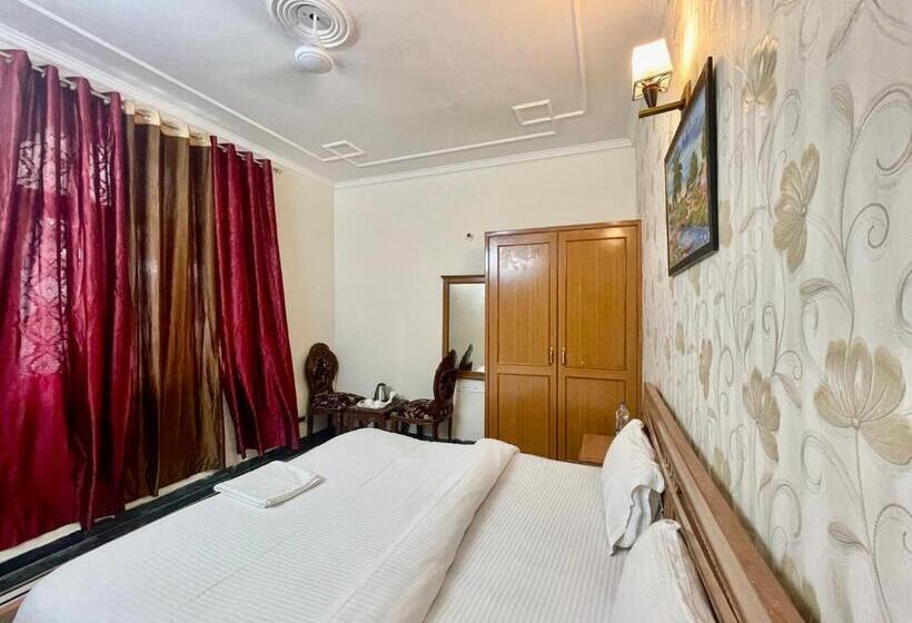 酒店 Shakuntala Palace Point