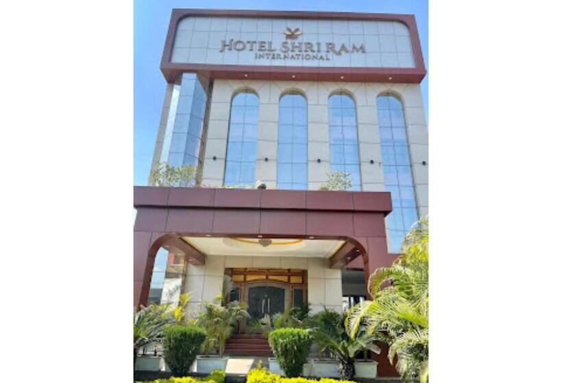 Отель Shri Ram International Varanasi