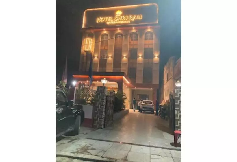 ホテル Shri Ram International Varanasi