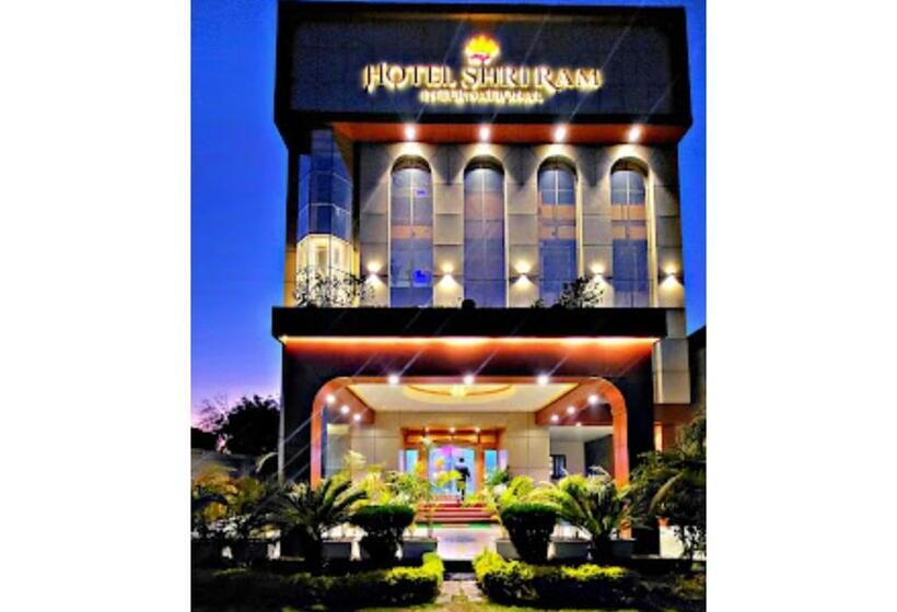 Отель Shri Ram International Varanasi