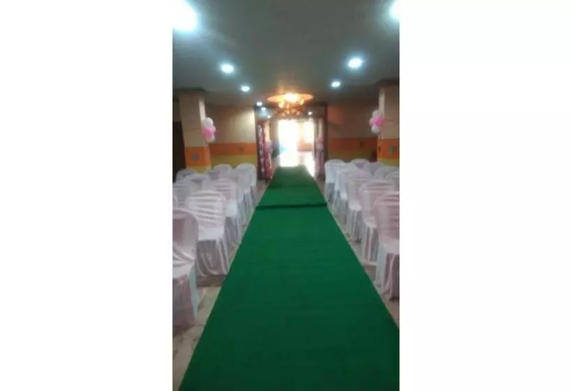 ホテル Shri Ram International Varanasi