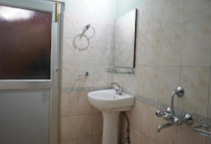 هتل Tawang Holiday Tawang