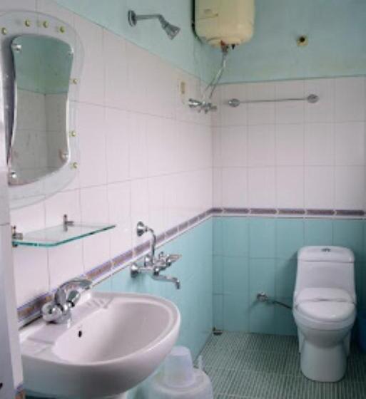 هتل Tawang Holiday Tawang