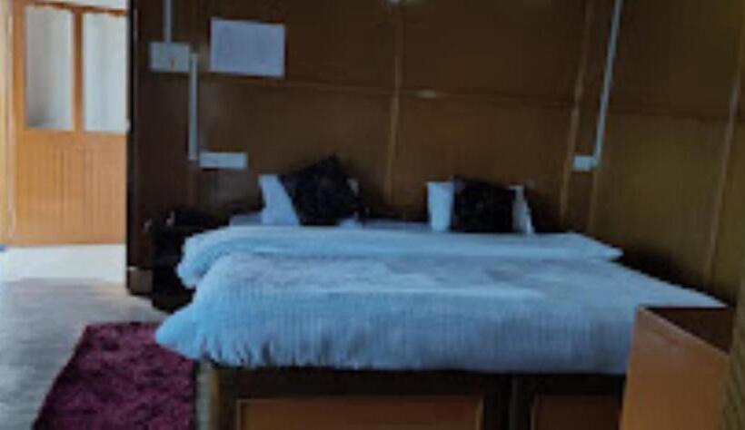 هتل Tawang Holiday Tawang