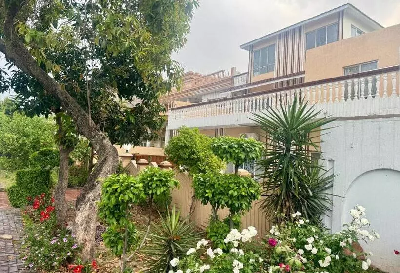 Majatalo Decent Lodge Guest House