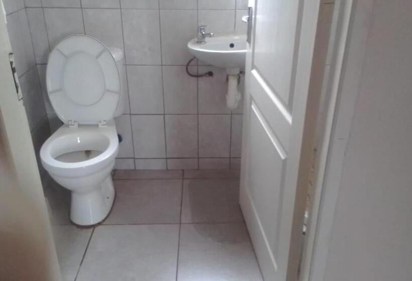 פנסיון Ngisaphila Guesthouse