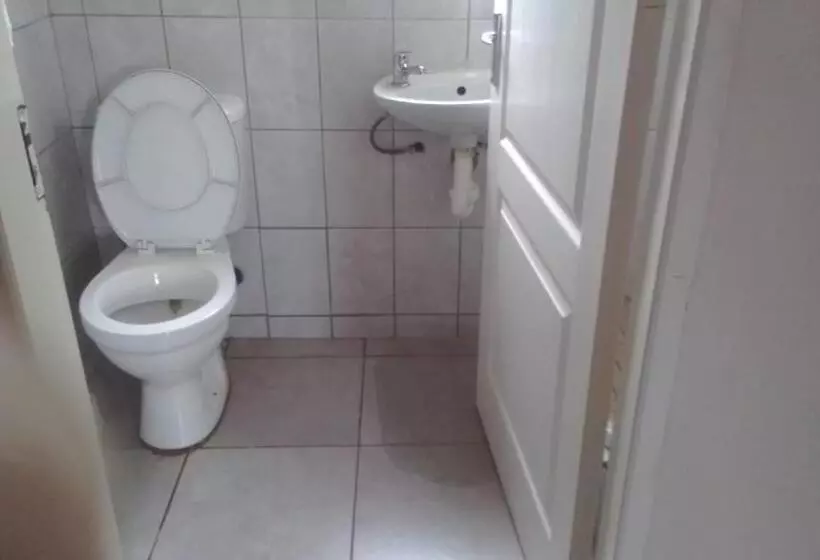 ペンション Ngisaphila Guesthouse