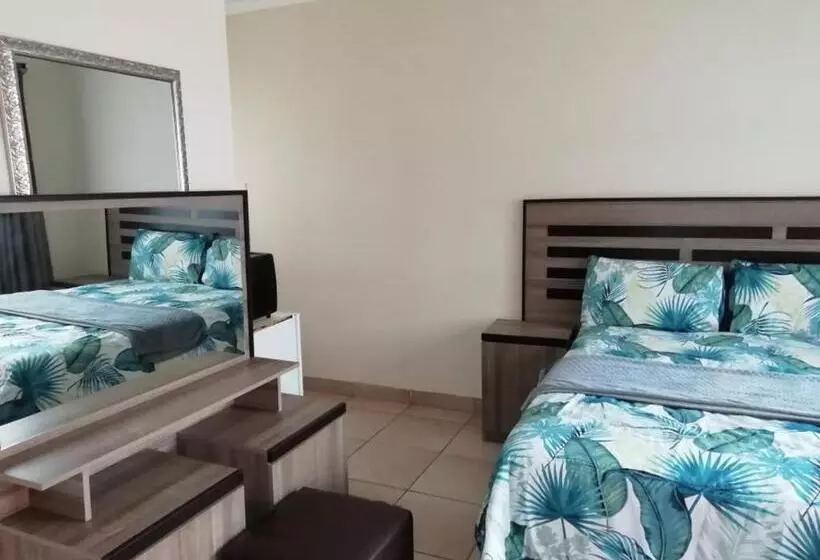 ペンション Ngisaphila Guesthouse