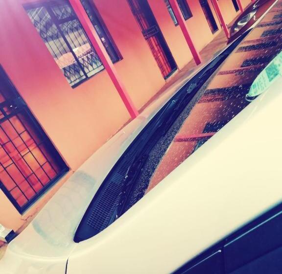 פנסיון Ngisaphila Guesthouse