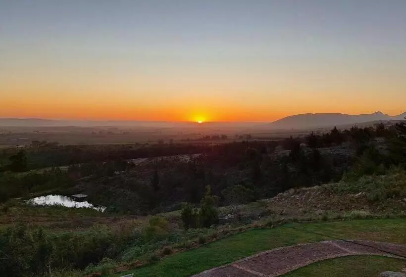 Majatalo Segulah Guesthouse