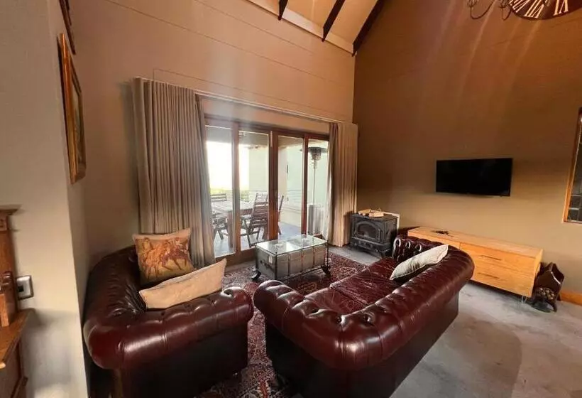 Majatalo Segulah Guesthouse