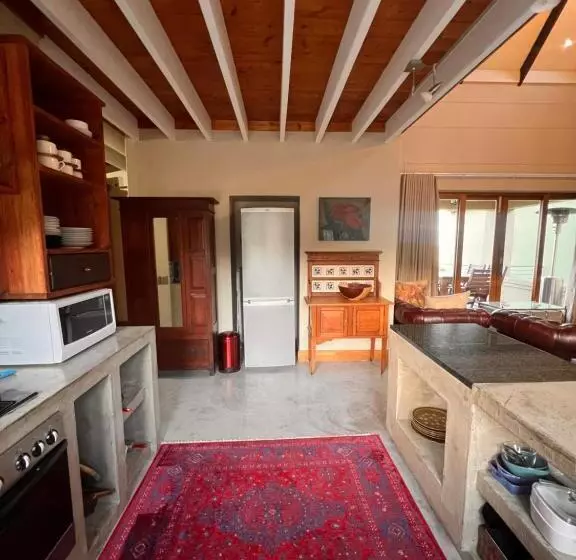 Majatalo Segulah Guesthouse