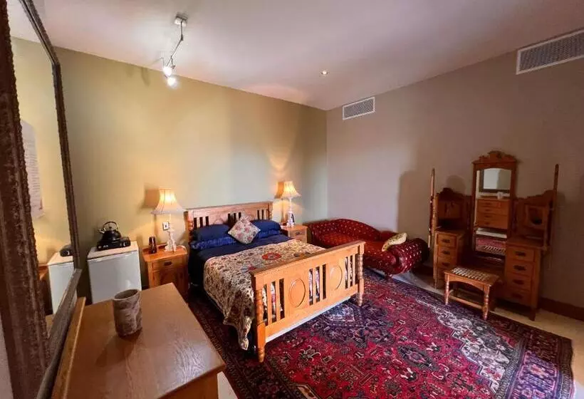 Majatalo Segulah Guesthouse