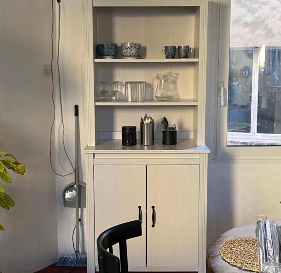 تختخواب و صبحانه Studio En Ville