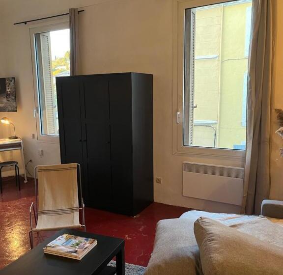 تختخواب و صبحانه Studio En Ville