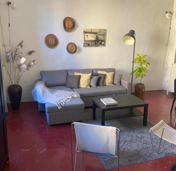 تختخواب و صبحانه Studio En Ville