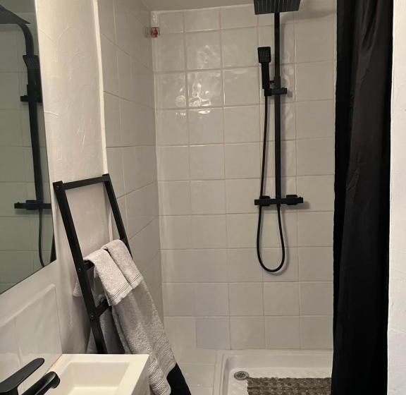 تختخواب و صبحانه Studio En Ville