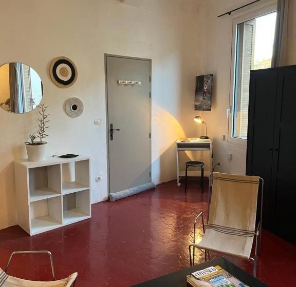 تختخواب و صبحانه Studio En Ville