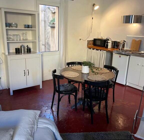 تختخواب و صبحانه Studio En Ville