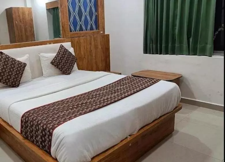 Fabhotel Sky City