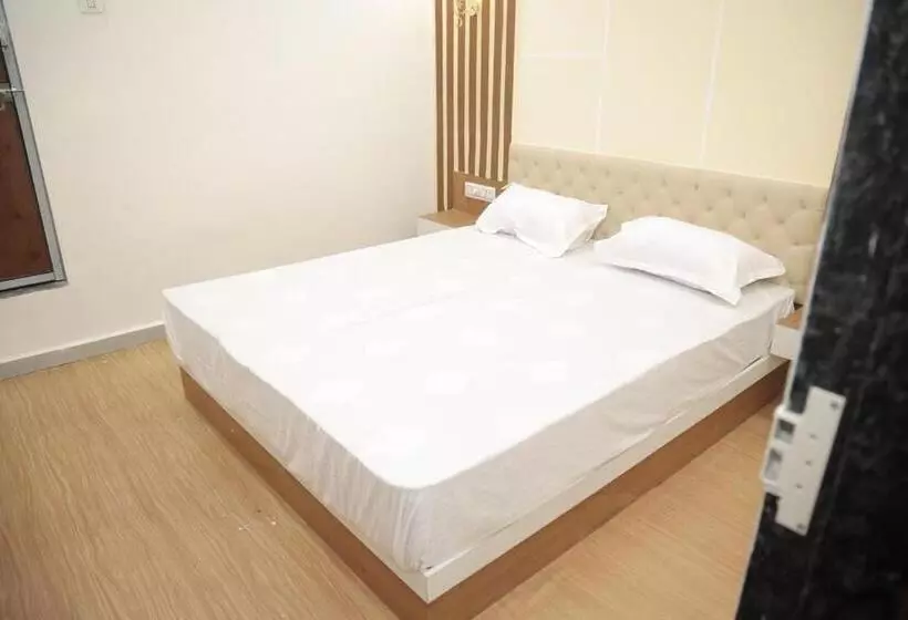 Fabhotel Sky City