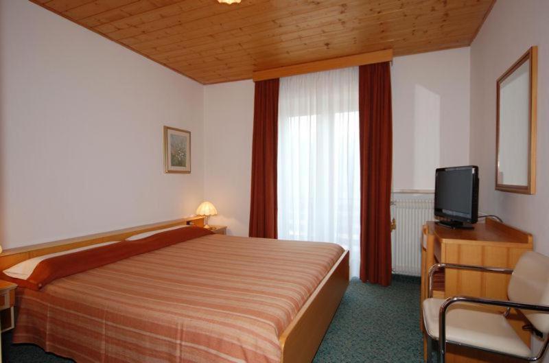 Отель Affittacamere Garden Cavalese