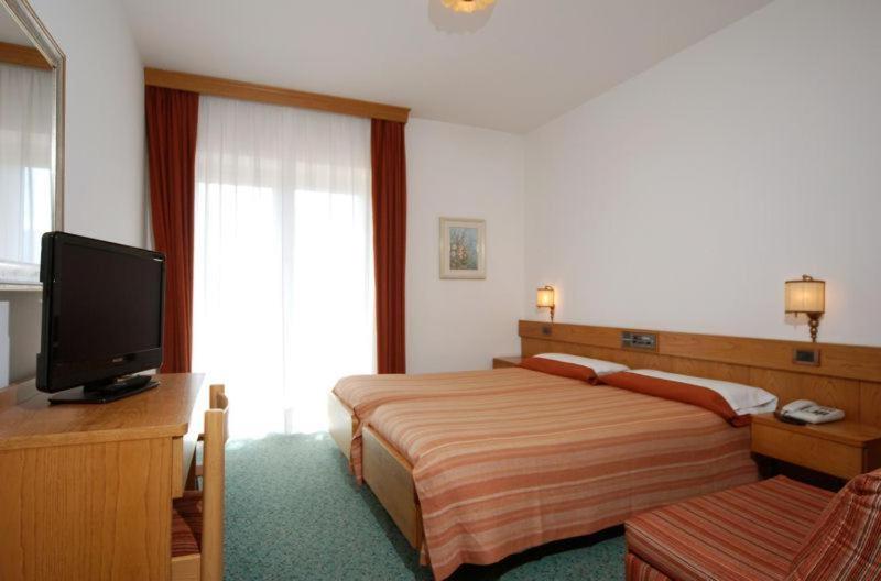 Отель Affittacamere Garden Cavalese