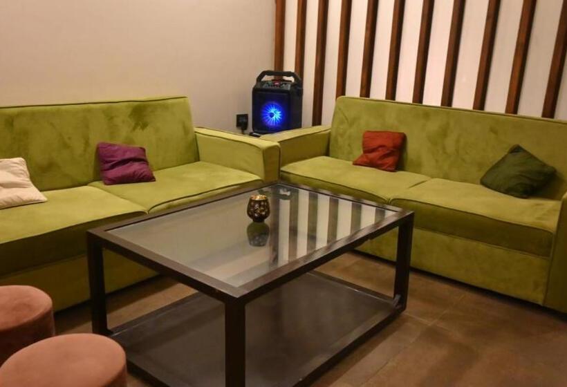 Отель Bumble Stay