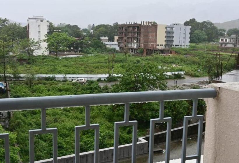 Отель Bumble Stay