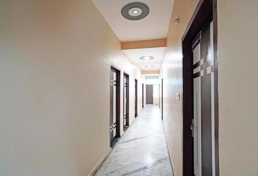 ホテル Oyo R.k Bohra Guest House