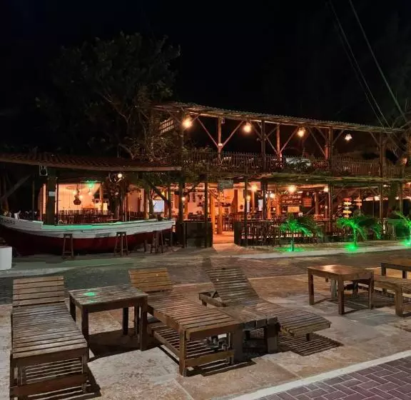 Hotelli Pousada Das Canoas