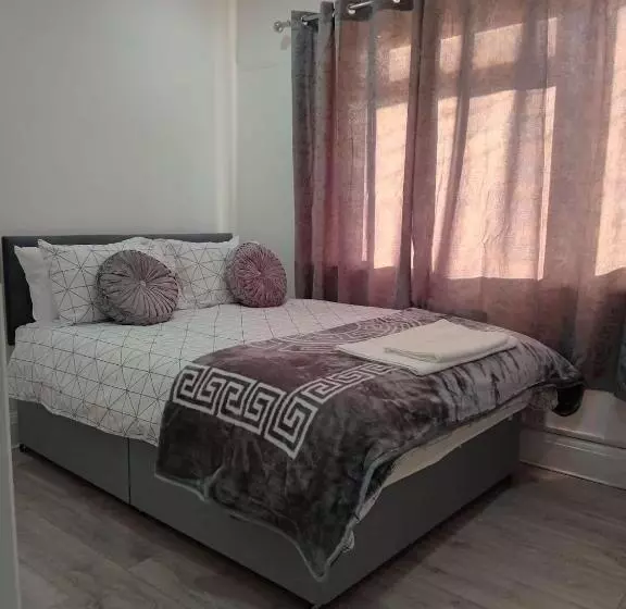 Majatalo Good Priced Double Bed Rooms In Harrow With Shared Bathrooms