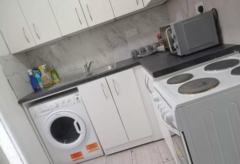 Majatalo Good Priced Double Bed Rooms In Harrow With Shared Bathrooms