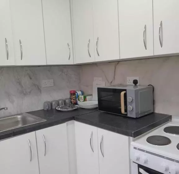 Majatalo Good Priced Double Bed Rooms In Harrow With Shared Bathrooms