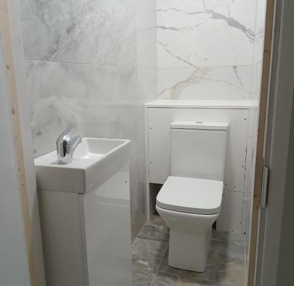 펜션 Good Priced Double Bed Rooms In Harrow With Shared Bathrooms