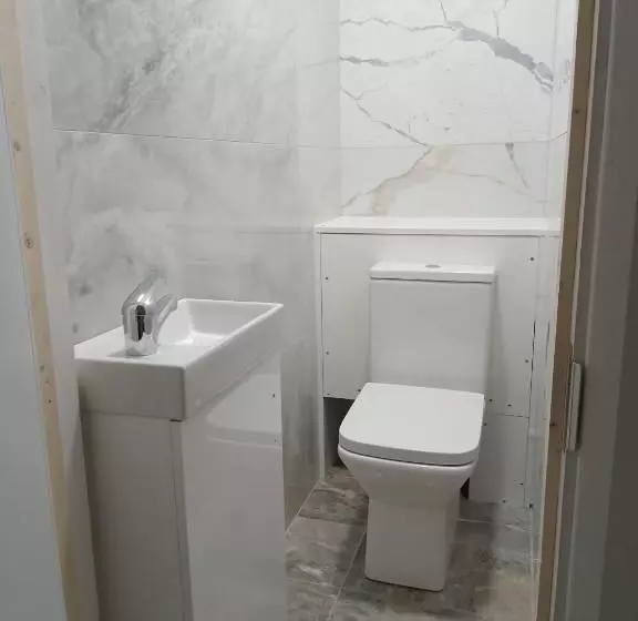 Majatalo Good Priced Double Bed Rooms In Harrow With Shared Bathrooms