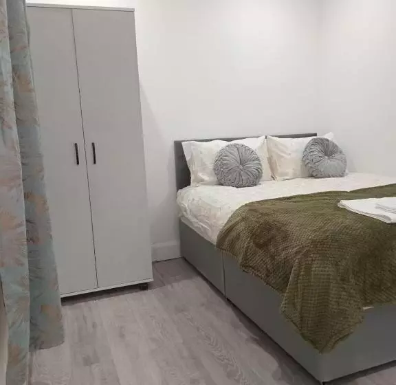 Majatalo Good Priced Double Bed Rooms In Harrow With Shared Bathrooms