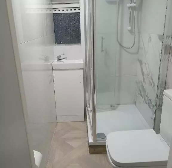 Majatalo Good Priced Double Bed Rooms In Harrow With Shared Bathrooms