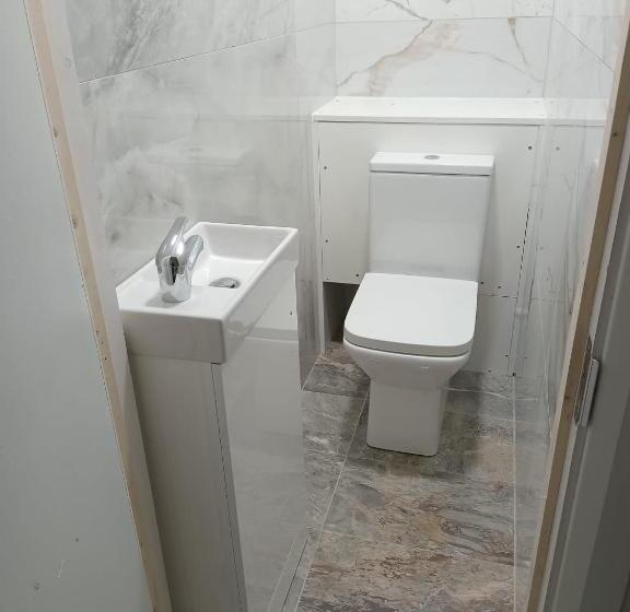 펜션 Good Priced Double Bed Rooms In Harrow With Shared Bathrooms