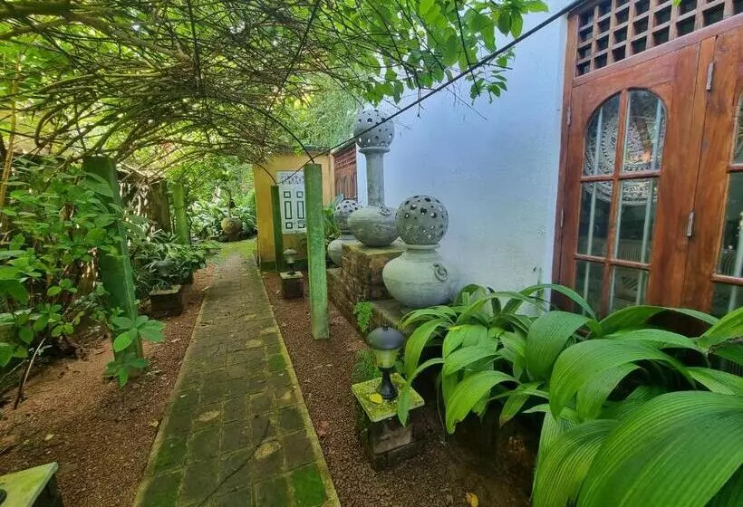 Majatalo Miracle Garden