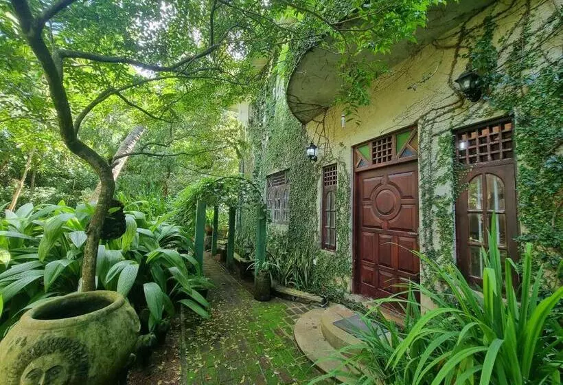 Majatalo Miracle Garden